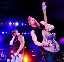 Tyler Farr with guitarist Gary Jannaman perform Friday night in the Washington County Fair arena Friday night.
